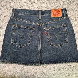 Levi's Icon NWOT Blue Denim Skirt Size 27 Women’s